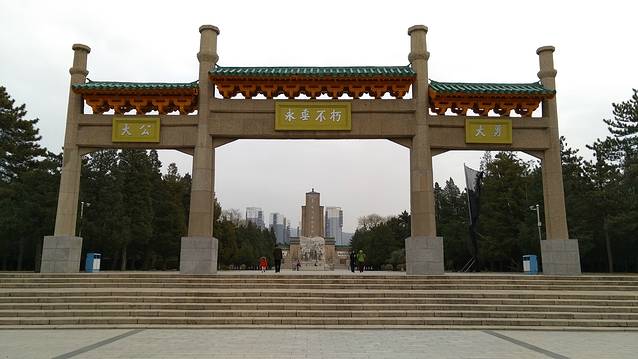 察哈尔烈士陵园