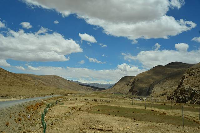 西藏日喀则宗山