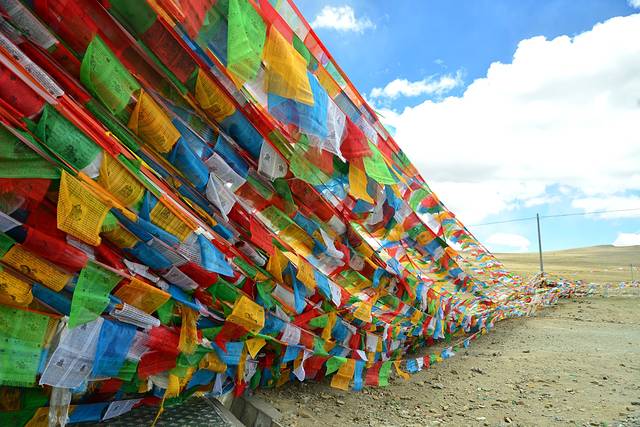 西藏日喀则宗山