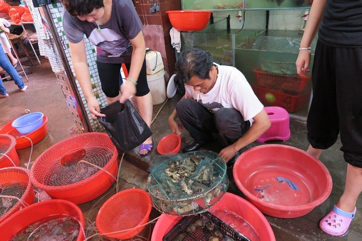 "遥望那片无人的沙滩景色非常吸引，而且当傍晚4点~在汕尾红海湾，很少的士，更多的是三轮摩托车_红海湾旅游区"的评论图片