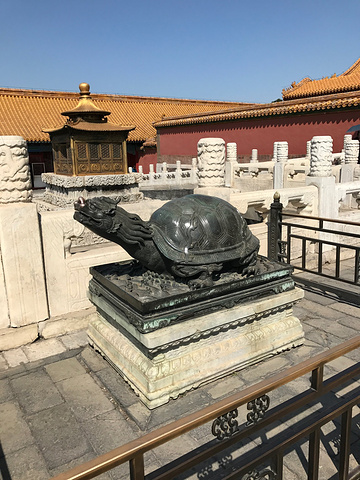 故宫的门票是提前网上订好的,不用换票,大人小