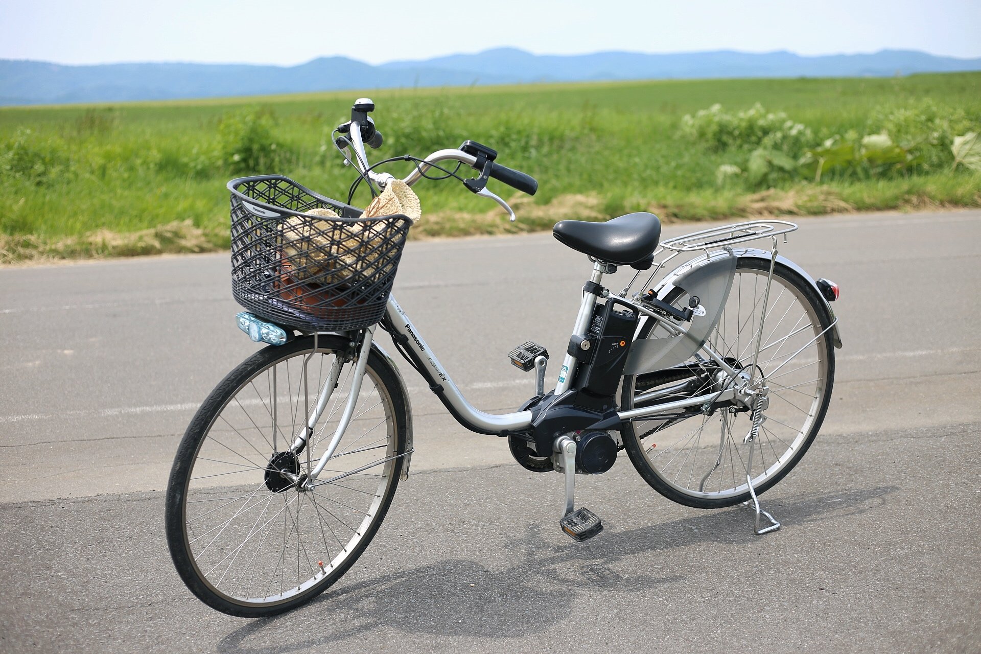 事实上这种助力自行车和真的也不是很省力啦,上坡还是有点累的.