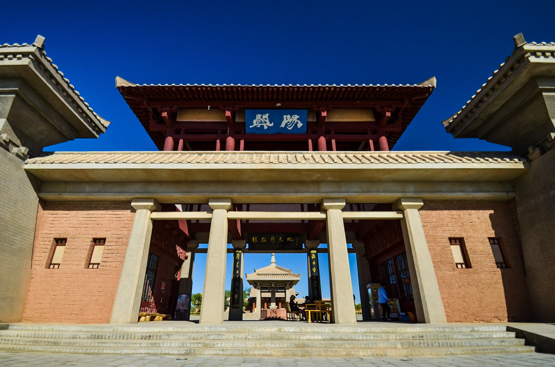 景区尽头的阳关烽燧处,这里便是阳关古迹的所在处,可以拍照留影,千年