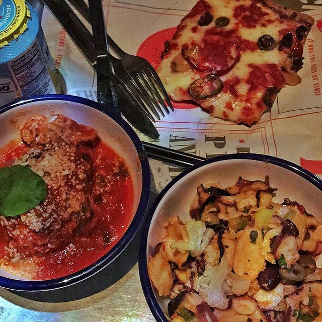 瓦胡岛-杜克卡哈那莫库雕像