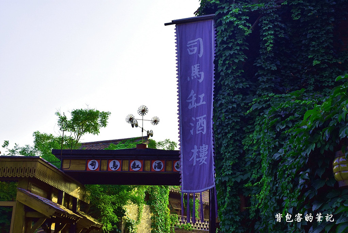 古北水镇最有名的望京街就在这里,晚上可以在望京街上的望京楼广场