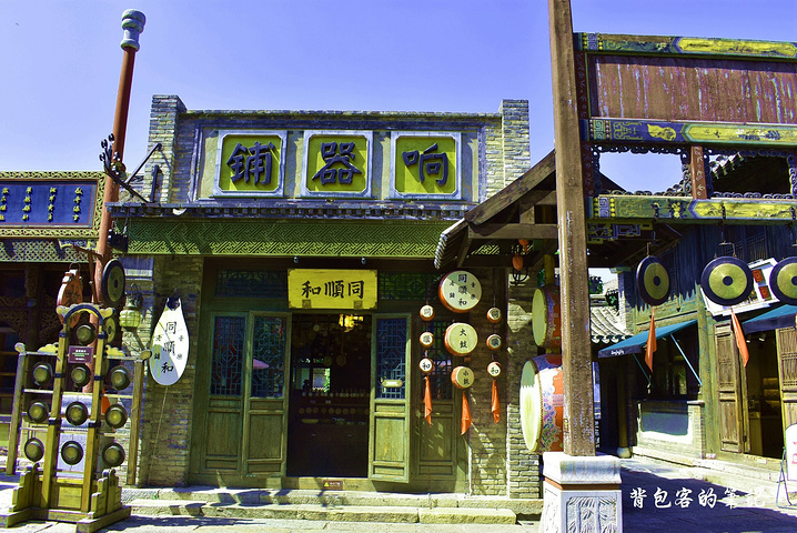 古北水镇最有名的望京街就在这里,晚上可以在望京街上的望京楼广场