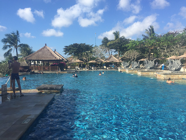 岩石酒吧是巴厘岛标志性日落观赏地点,入住度