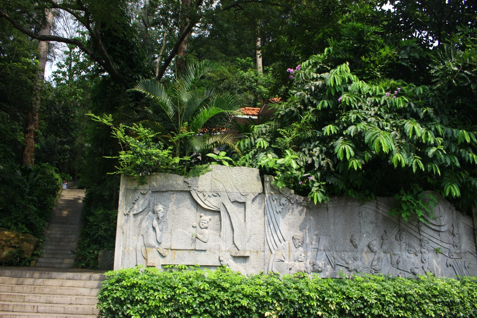 越秀区越秀公园公园内最为著名的景点当属镇海楼五羊雕像都为广州市的