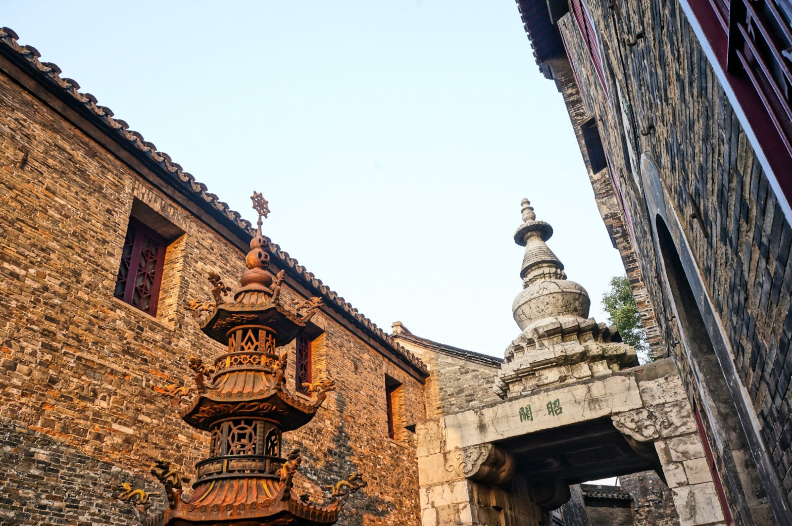 日本时不喜欢参观博物馆所以没有见过这幅画卷的实物好后悔离开金山寺