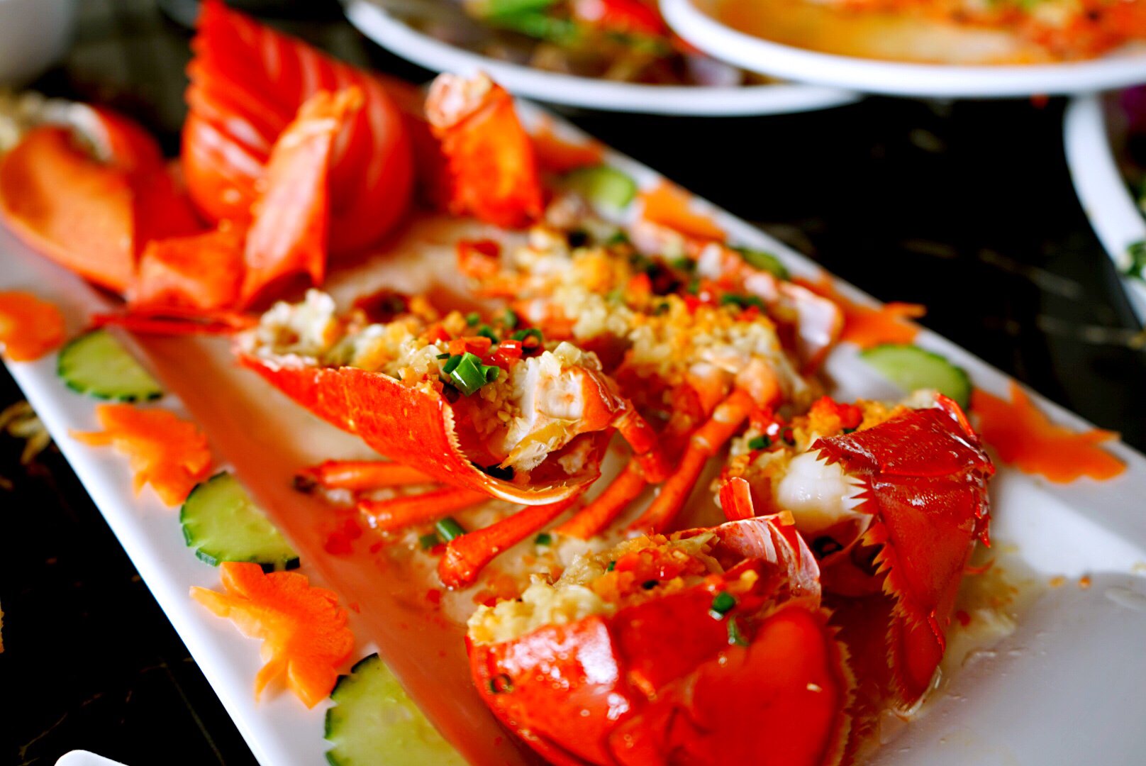 红彤彤的大龙虾,前段时间我去泰国也是吃了很多海鲜,但我依然觉得中国