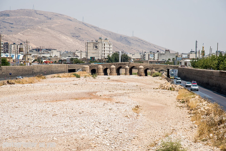 在去哈菲兹墓的路上路过了Google map上标记