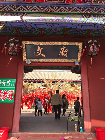 滦州古城的月老祠真心太坑了一上去那有好几个服务的工作人员很有耐心