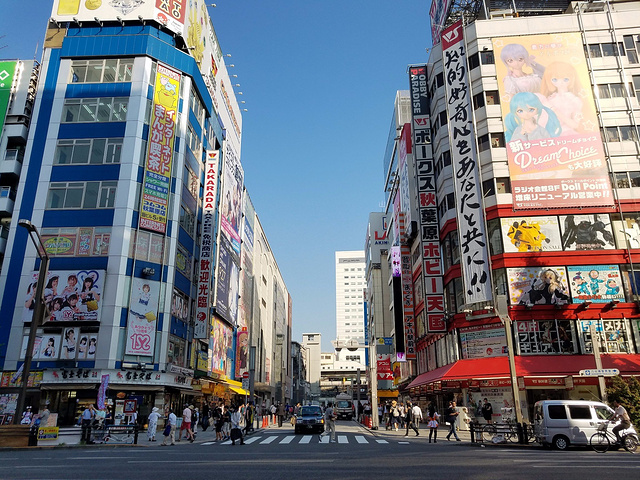 不得不说日本的泡面真好吃,在便利店随便买一