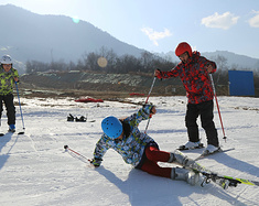 太白鳌山滑雪场初体验  在摔跤中享受大美风光