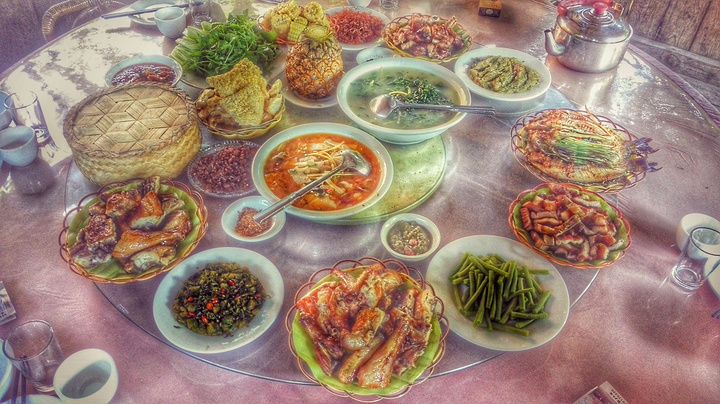 中午傣味全席,跟泰国部分菜品相似,但是味道每种都很好吃,而且在寨子