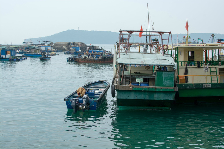 21猪仔岭涨潮的时候就是一座孤岛 必须坐船 海上观光的渔船是100 位 据说退潮的时候是可以走过去的 南湾 评论 去哪儿攻略