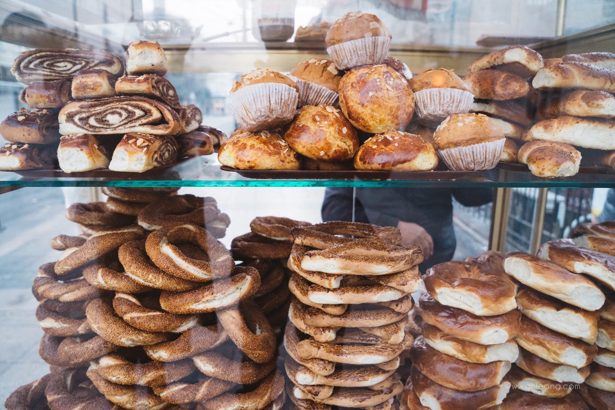 这为土耳其最常见的面包,可说在各大不同的街道上都会看见其踪影.