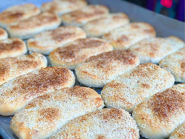 其他烧饼是冷了之后吃的,简单的咸味烧饼就很好吃了.