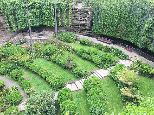 甘比尔山洞穴花园