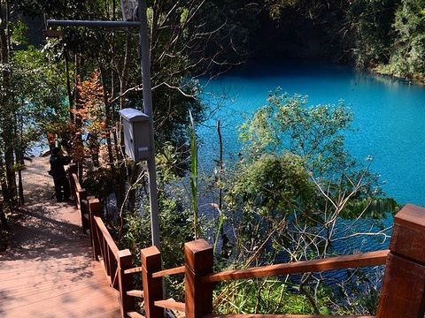 卧龙潭旅游景点图片