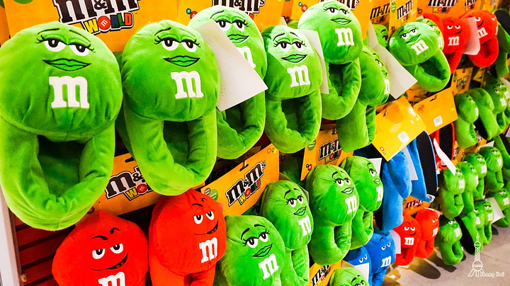 各种mm豆周边,小到摆饰,大到衣服,化妆包,充电宝,书包,如果时间允许