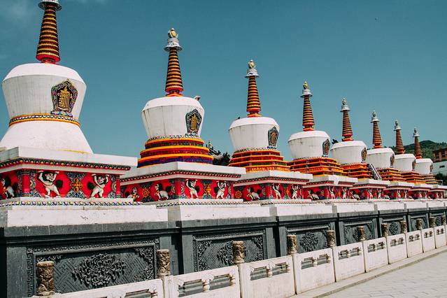 塔尔寺广场-八宝如意塔
