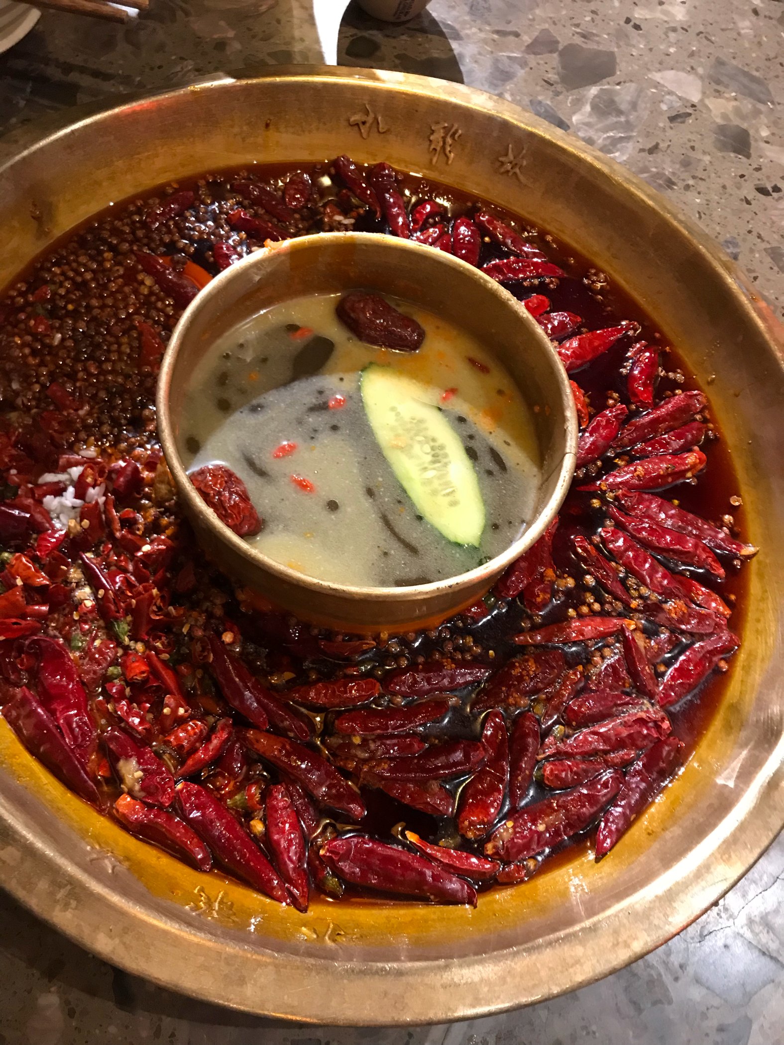 特色小吃真是诱人东北的我针对成都的辣真有些享受不了小龙坎火锅微辣