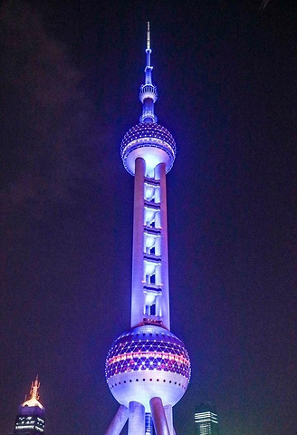 .adio & TV Tower)是上海的标志性文化景观之