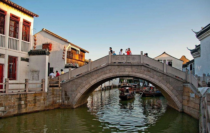 景点开放时间为8301630门票镇内小桥流水古意盎然展现出江南水乡的