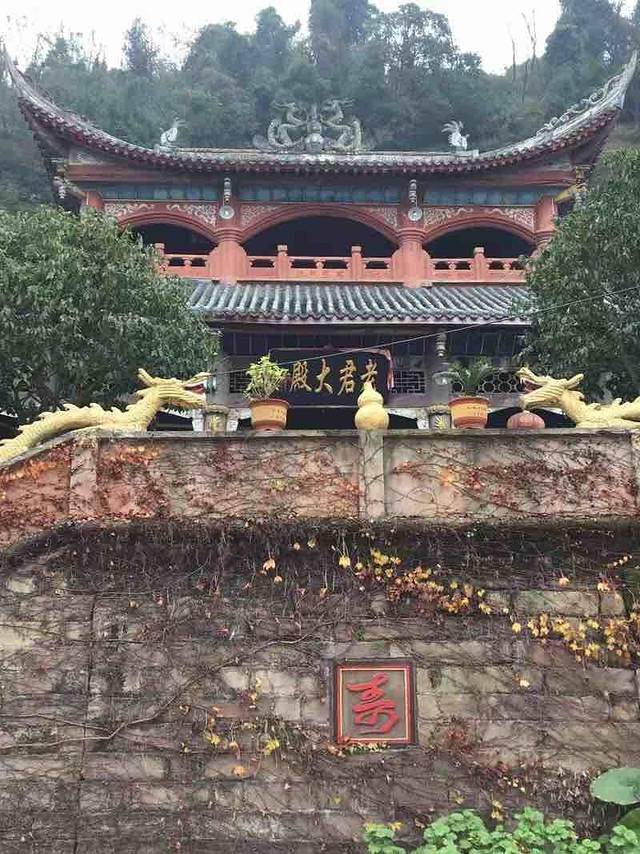 西山风景区乳泉山景区