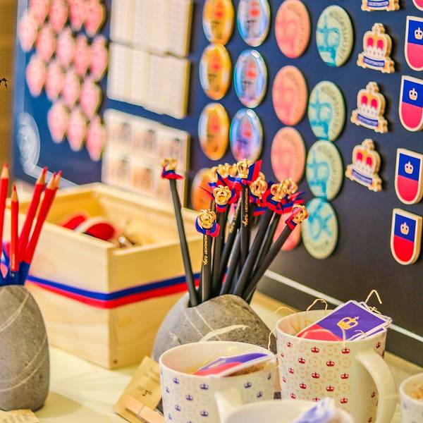 列支敦士登国旗含义_列支敦士登人均收入(2)