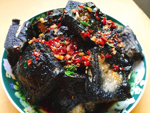 来长沙,必须到此寻觅老长沙的味道,尝一尝名扬天下的臭豆腐!