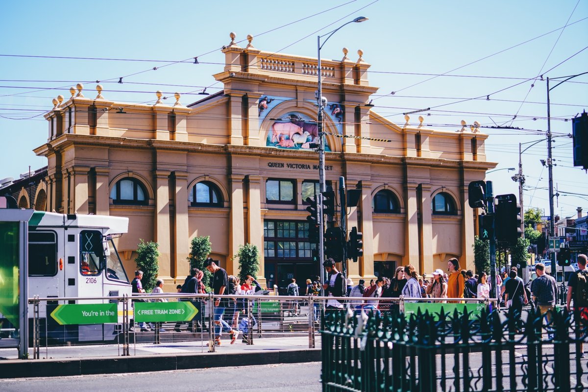 这个巨大的市场可谓应有尽有,室内的区域有新鲜的肉