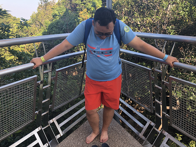 天空之桥全景.热的直接脱鞋,后来发现光脚在地上更烫