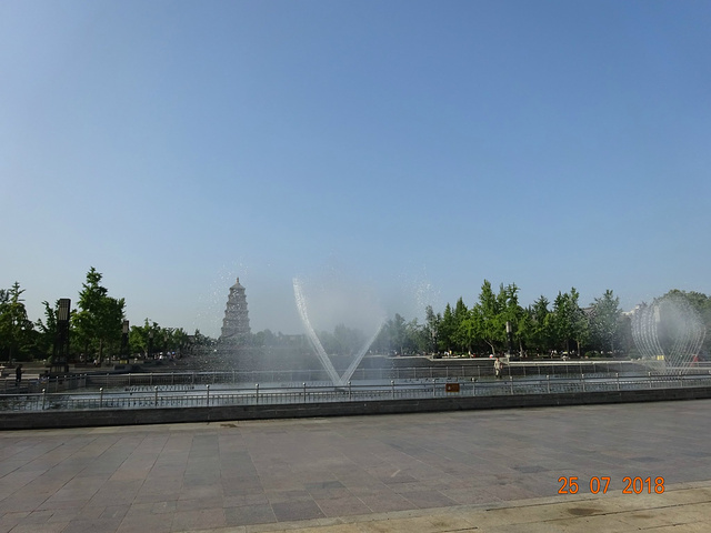 不过我也拍到了其他人没有拍到的场景,见图_大雁塔北广场音乐喷泉&