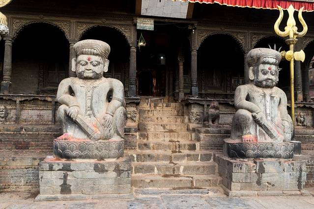 尼亚塔波拉神庙