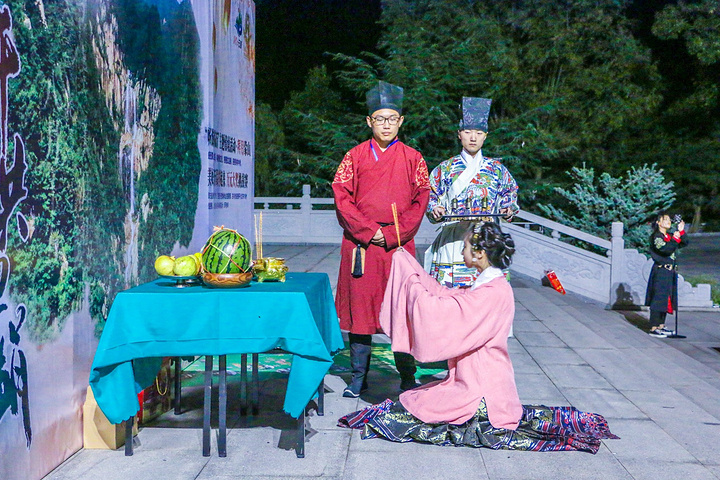 区云蒙景区 在中秋节前前夕,蒙山云蒙景区一场充满仪式感的拜月仪式