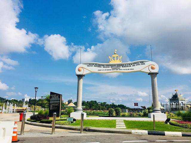 奥马尔·阿里·赛义夫丁苏丹清真寺