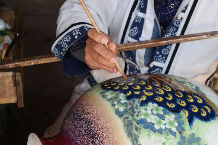 "上午我们来到『 景德镇 民俗博览区』,参观陶瓷的发展史和制作