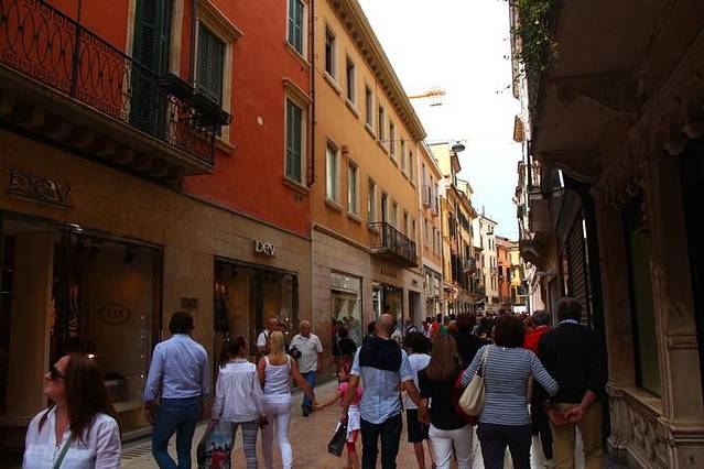 马奇尼购物大街