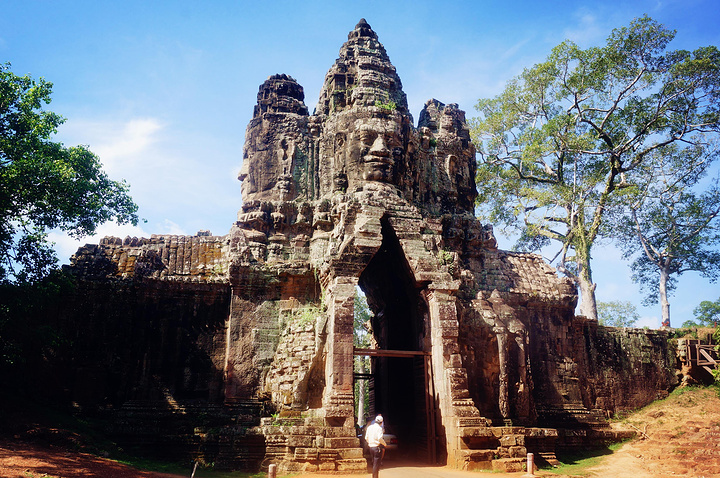 因为通王城很大, 里面的景点比较多