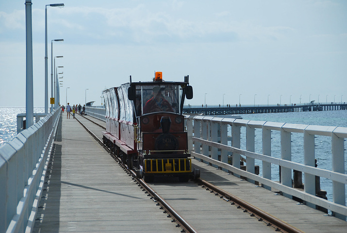 "进去需要门票，光走2.吃饱后按照惯例来到了Busselton jetty（巴瑟尔顿栈桥)_巴瑟尔顿栈桥"的评论图片