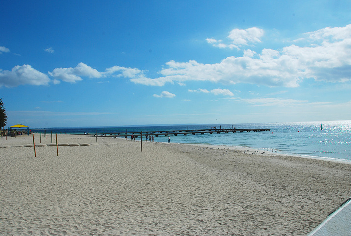 "进去需要门票，光走2.吃饱后按照惯例来到了Busselton jetty（巴瑟尔顿栈桥)_巴瑟尔顿栈桥"的评论图片