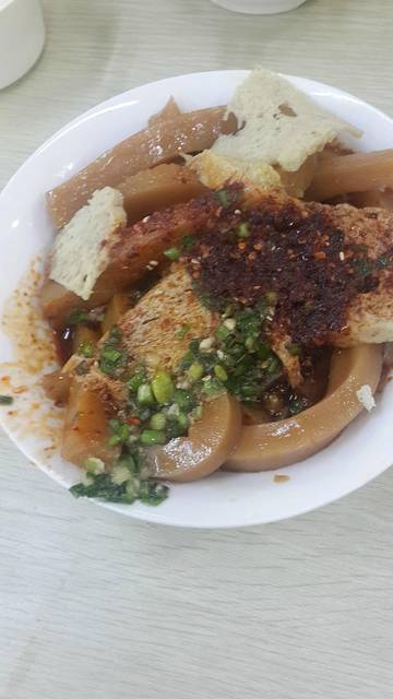 马忠酿皮,其实不如尝尝其他小店的.