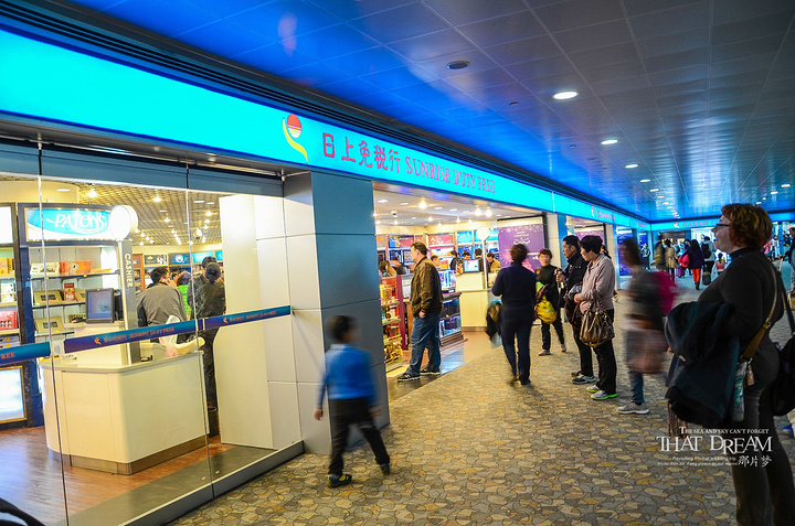 2017上海的日上免税店果然是人流如潮,以至于