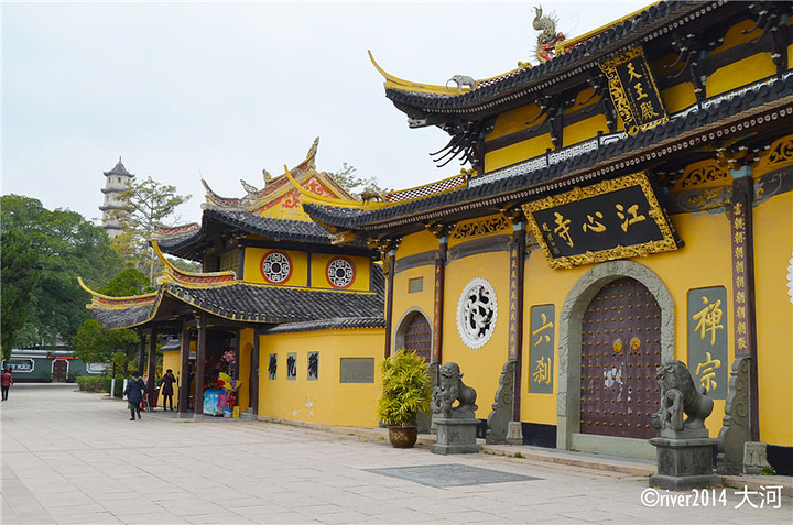 温州市区的景点并不多,最有特色的一定是江心屿了.