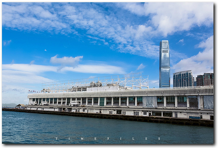 2022放眼看看白天的维港,前次来香港,观摩了一下夜景,只能说,各有各的感觉吧。香港特色的红色的士_维多利亚港-评论-去哪儿攻略