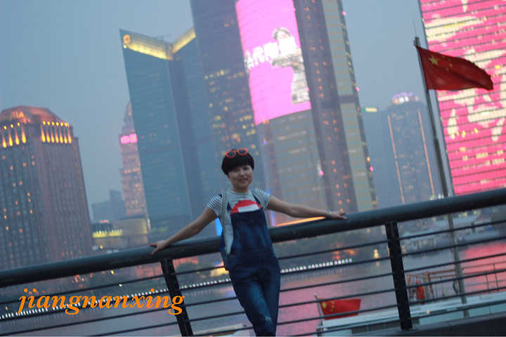 2017人多,建议先去二楼占座位,再去三楼观光。