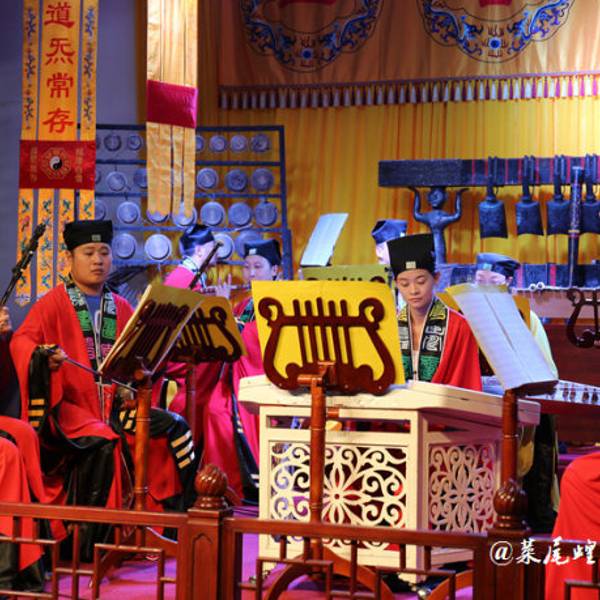 百年青岛看德式洋房,千年崂山听太清道乐.