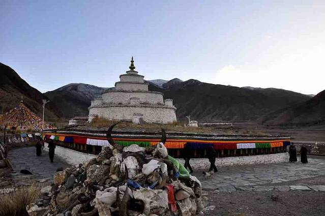 通天河渡口白塔